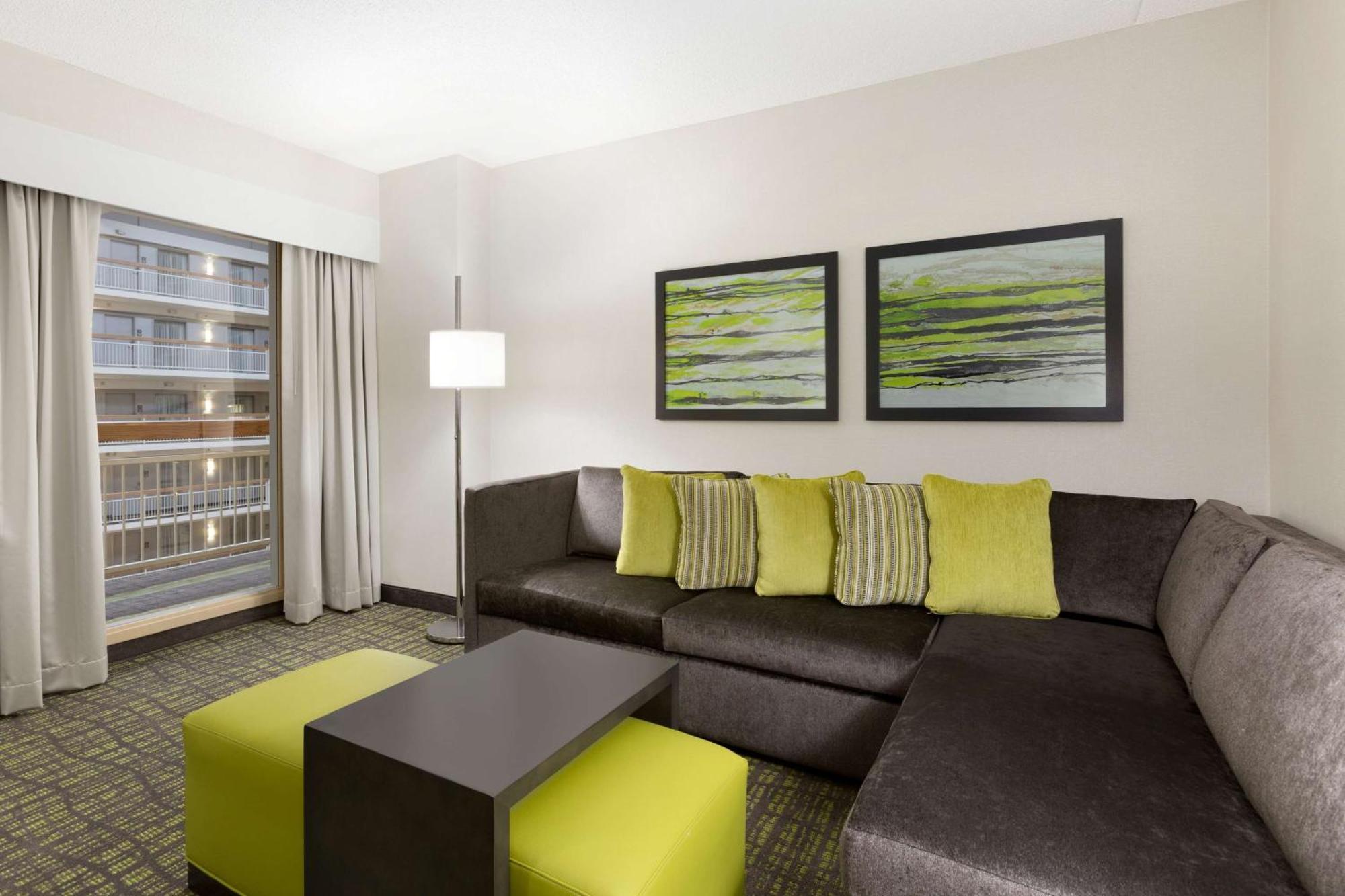 Embassy Suites Newark - Wilmington/South Exterior foto